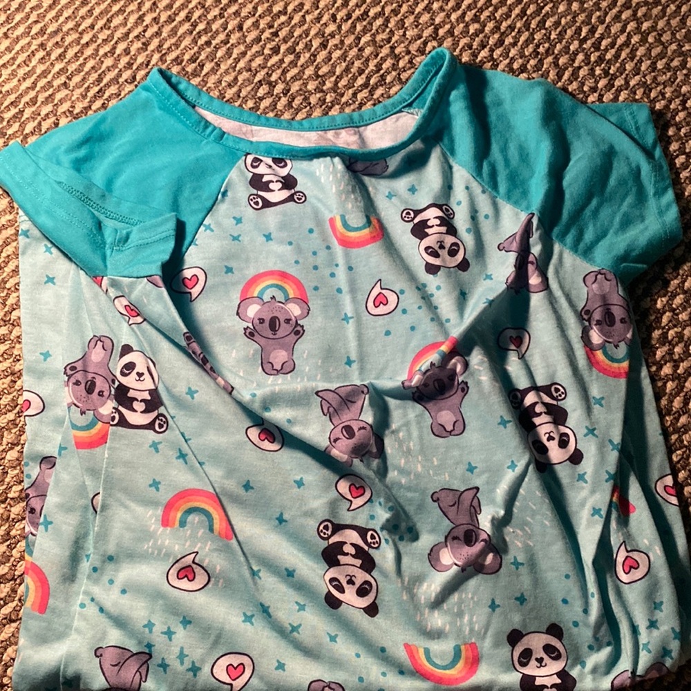 Girls size large 10/12 animal prints pattern nightgown